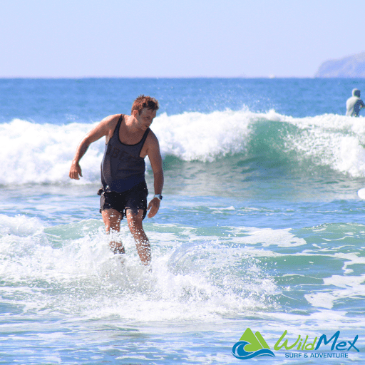 ¡Aprende a dominar la espuma y pasa a los gigantes verdes con nuestro Surf Camp en Punta Mita!