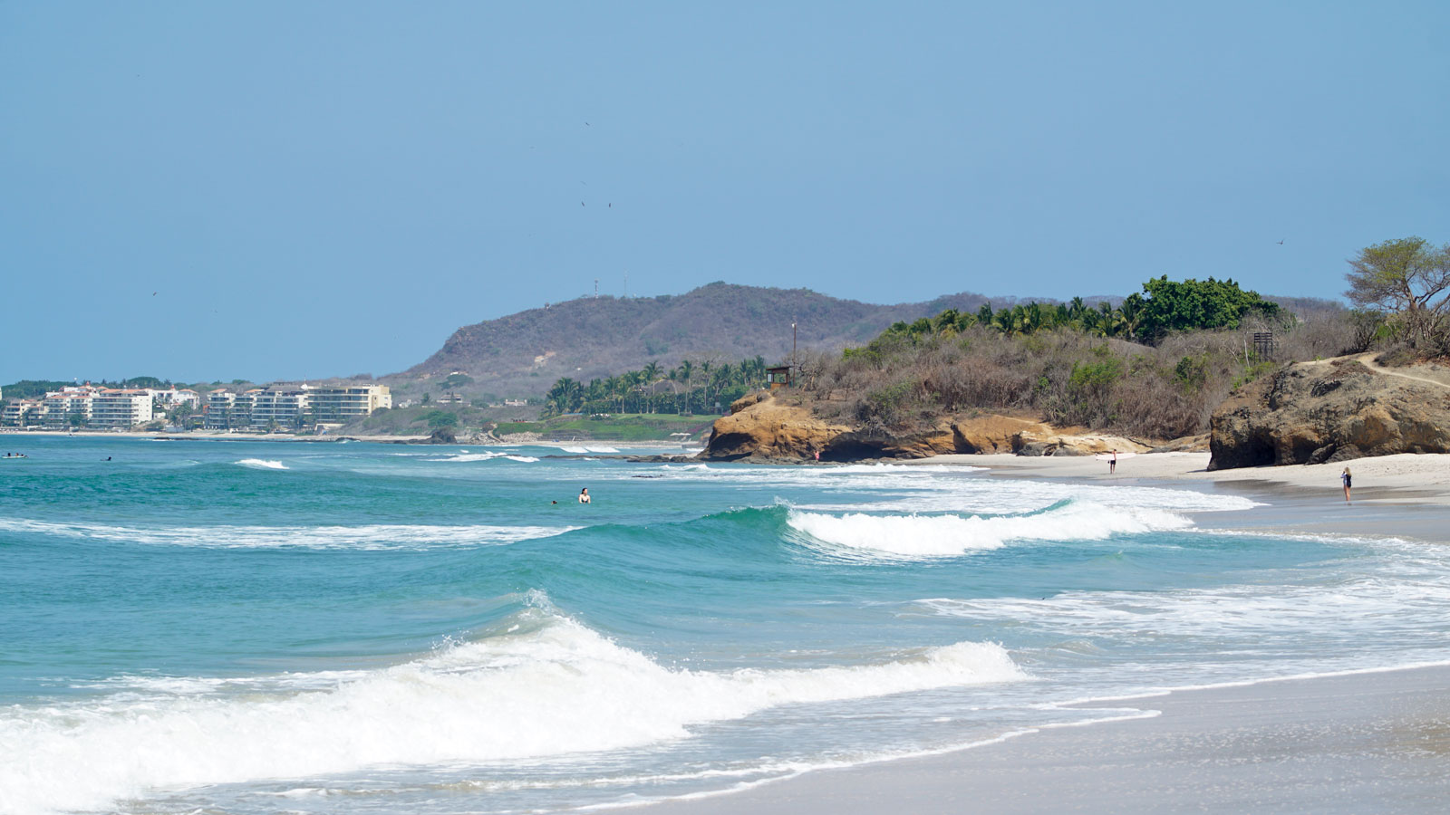 Summer surf Playa La Lancha Waves at Playa La Lancha during summer in Punta de Mita