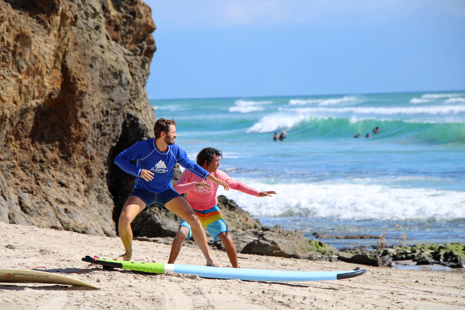 Chihuil teaching surf techniques on land before heading into the waves at La Lancha.
