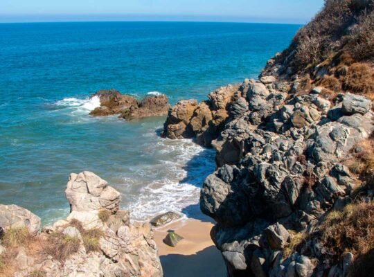 Rocky cliffs and ocean view along jungle hiking trail in Sayulita